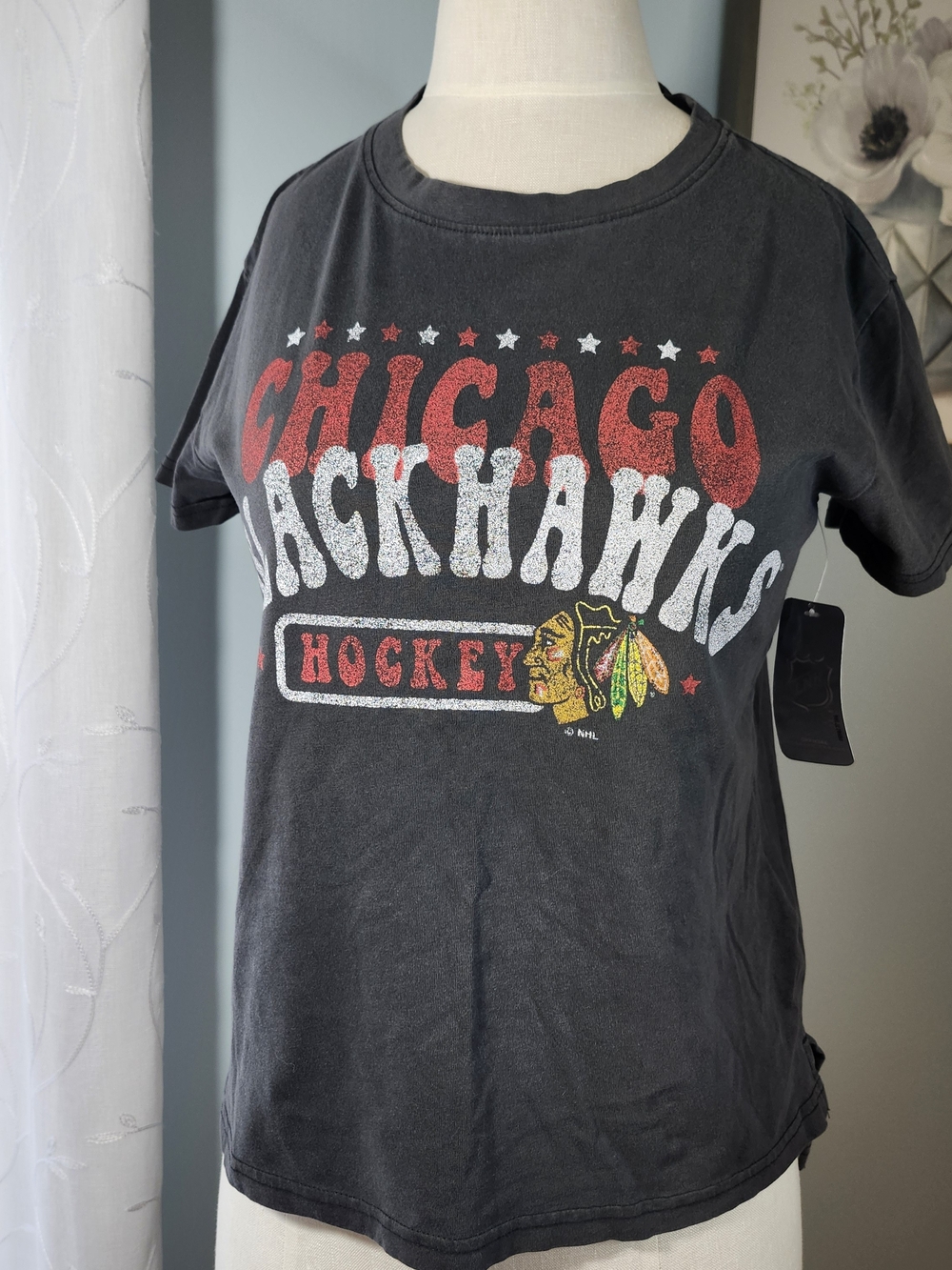 NHL Chicago Blackhawks Short Sleeve Tee - Womens Small Petite